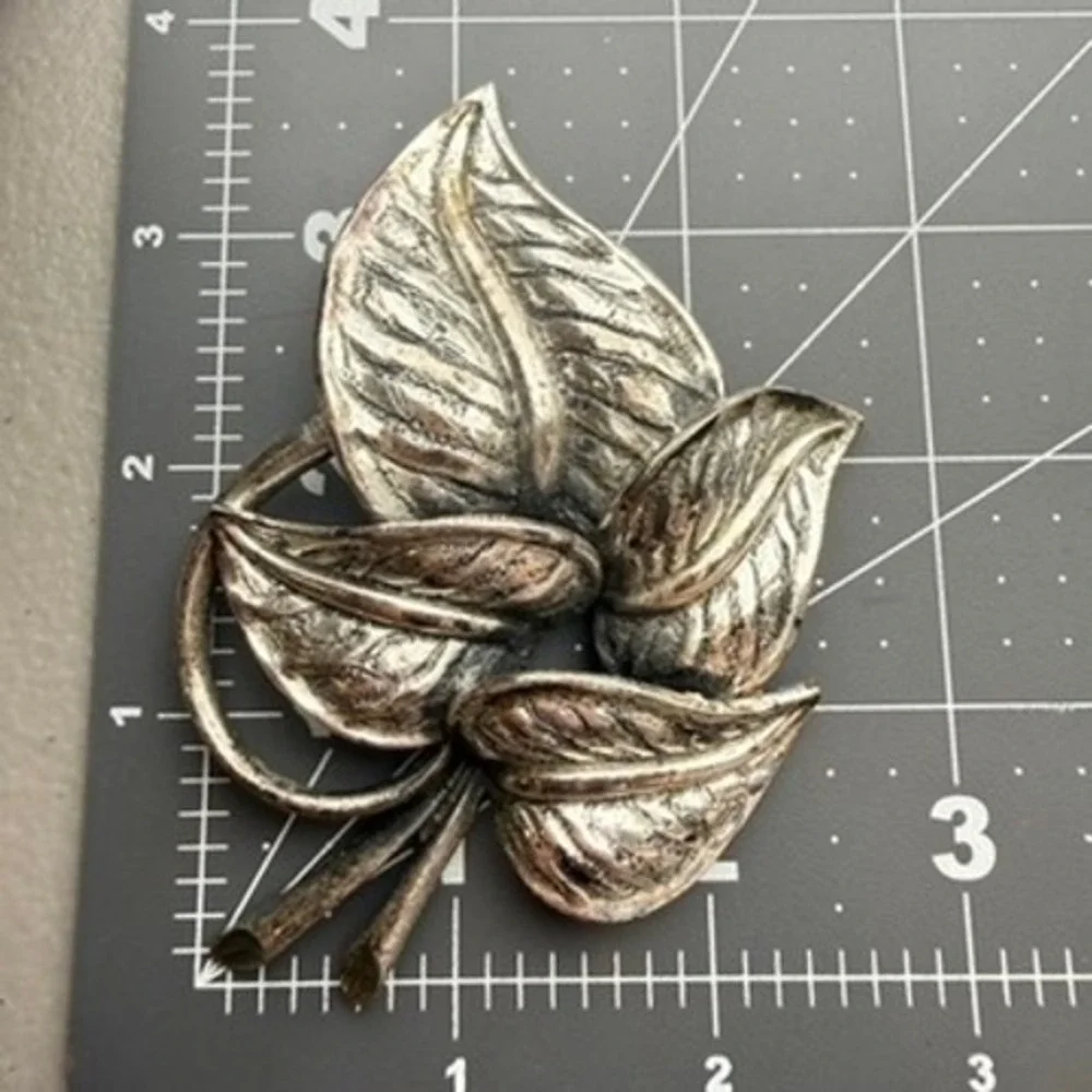Tortolani Vintage Leaf Brooch Silver Tone Large Botanical Textured Design